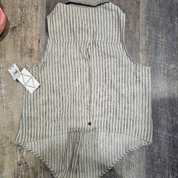 Samantha Pleet Tops - NWT Samantha pleet Striped Sleeveless Top AND SHORT size L